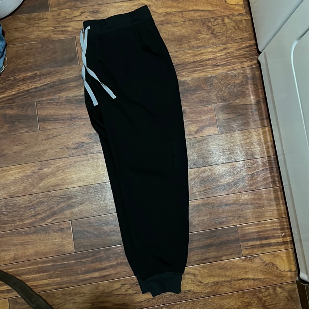 FIGS womens scrub joggers